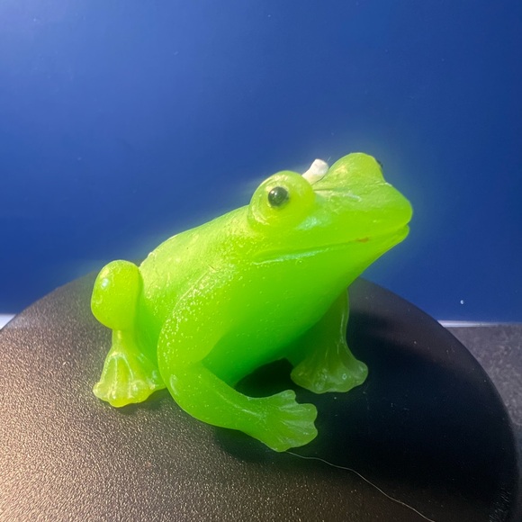 Vintage Wax Candle Decorative Hand Crafted Frog Figural Figurine Bright Green - Picture 4 of 10